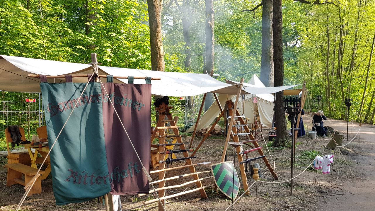 Banner und Waffenständer