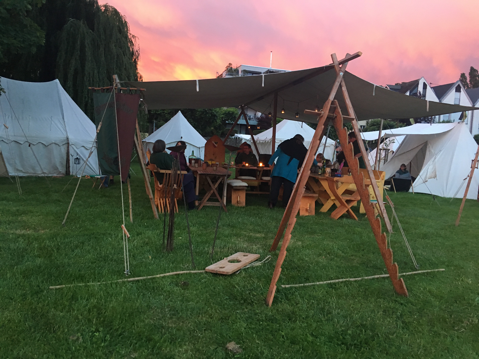 Abendliches Lagerleben